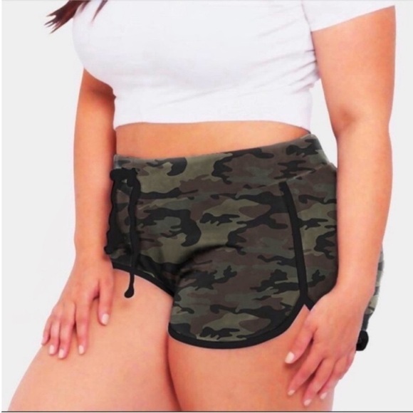 Francesca's Camouflage Drawstring Loungewear Shorts Size 2X. - Picture 1 of 5